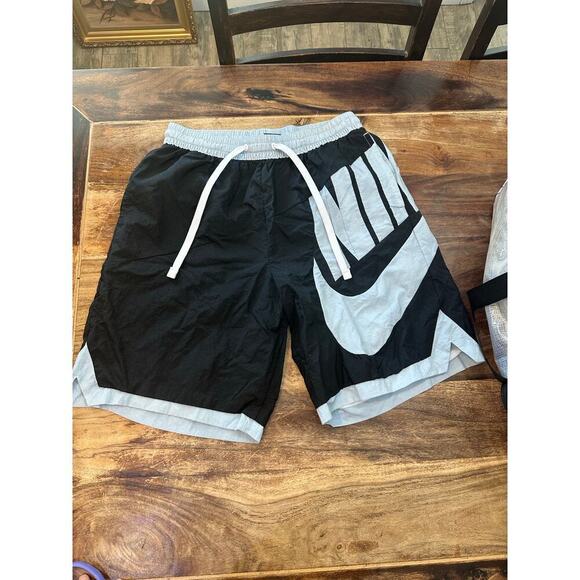 Nike Men's Black White Dri-fit Throwback Basketball Shorts Size Large - Picture 2 of 6